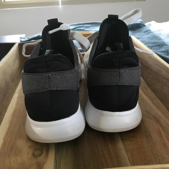 Reebok shoes - Picture 3 of 4